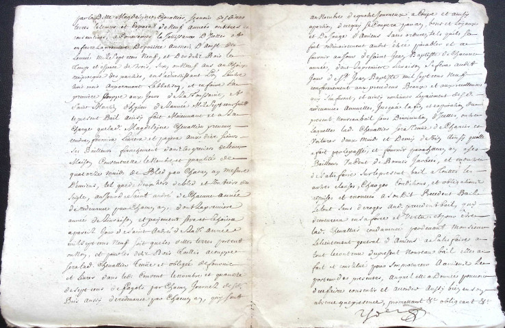 Etude de Me Jean Duval à Amiens (étude n°8). Minutes de l'année 1705