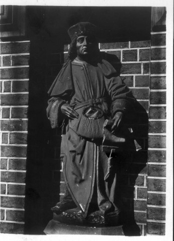 Maison de M. Delattre rue de l'Oratoire à Amiens : statue d'un Majeur ou de saint Yves