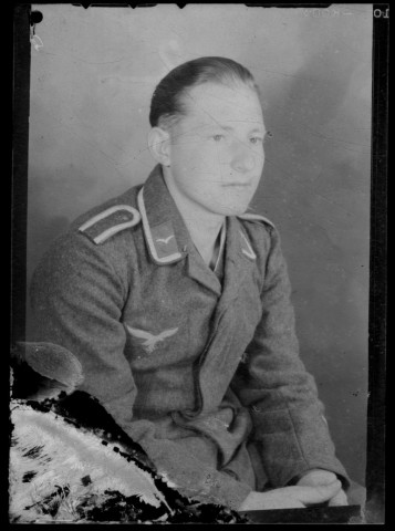 Portrait en buste d'un sous-officier de la Luftwaffe. Unteroffizier (sergent)