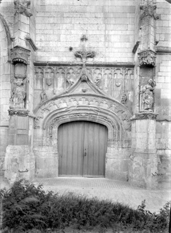 Eglise de Davenescourt, vue de détail : le portail