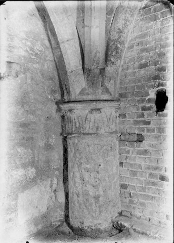Amiens, 4 rue du Cloître de la Barge, cave de Monsieur Jeanne (bijoutier) : un pilier (XIIIe sicèle)