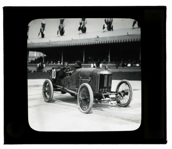 Circuit de Picardie 1913. Guyot au virage des tribunes