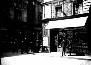 Amiens. La devanture de boutique du photographe Léon Caron