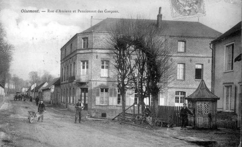 Rue d'Amiens et Pensionnat des Garçons