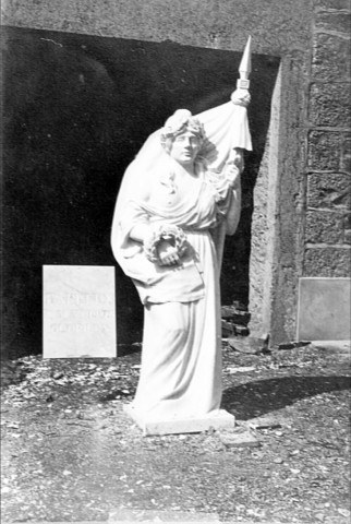 Guerre 1914-1918. Photographie de la statue de Marianne destinée au monument aux morts de la commune de Barleux