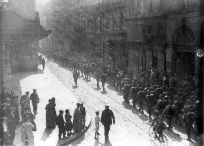 Guerre 1914-1918. L'entrée de l'infanterie allemande dans Amiens, le 7 septembre 1914