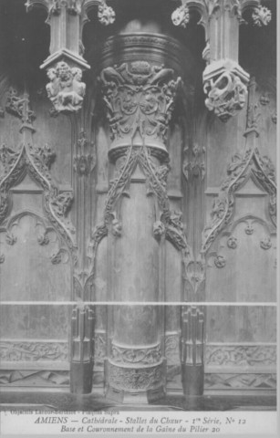 Cathédrale - Stalles du Choeur - 1ère série, N° 12 - Base et couronnement de la gaine du pilier 20