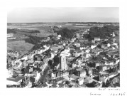 Ault. Vue aérienne de la commune d'Ault-Onival, l'église, la place