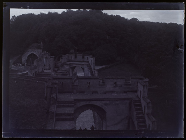 Pierrefonds vue prise à l'entrée - septembre 1901