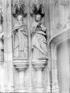 Eglise, deux statues du portail
