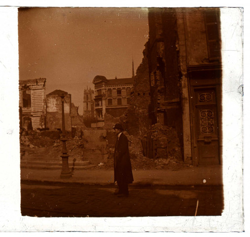 Ruines à Amiens suite aux bombardements