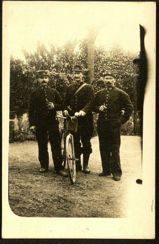 Trois soldats du 70e Régiment d'Infanterie dont Gustave Lecomte (à gauche)