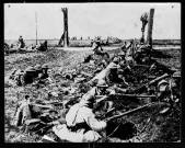 Front de la Somme. Soldats en position allongée pour le tir