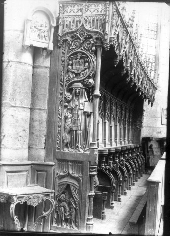 Eglise de Saint-Martin-aux-Bois (Oise) : détail des sculptures ornant les stalles