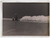 Vue prise sur la mer à Cannes près des Iles de Lérins - avril 1905