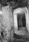 Souterrains refuges de Lawarde-Mauger-l'Hortoy : entrée d'une chambre souterraine, encadrement de la porte