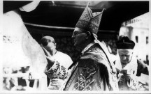 La bénédiction des cloches par Monseigneur Lecomte