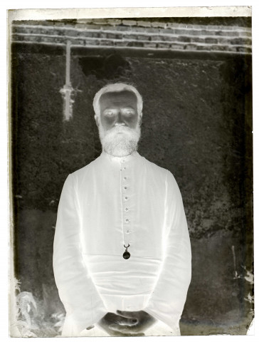 Portrait d'un prêtre barbu