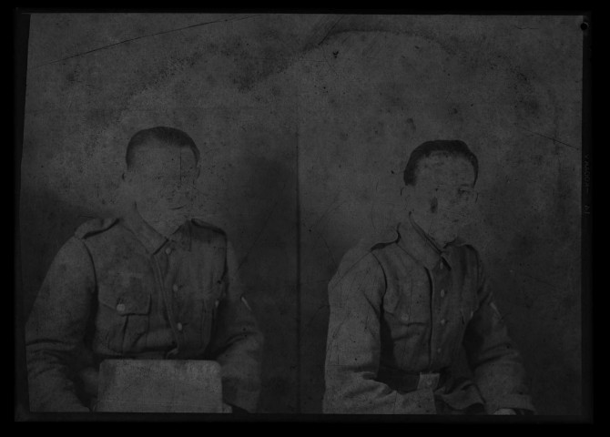 Portrait en buste de deux soldats allemands