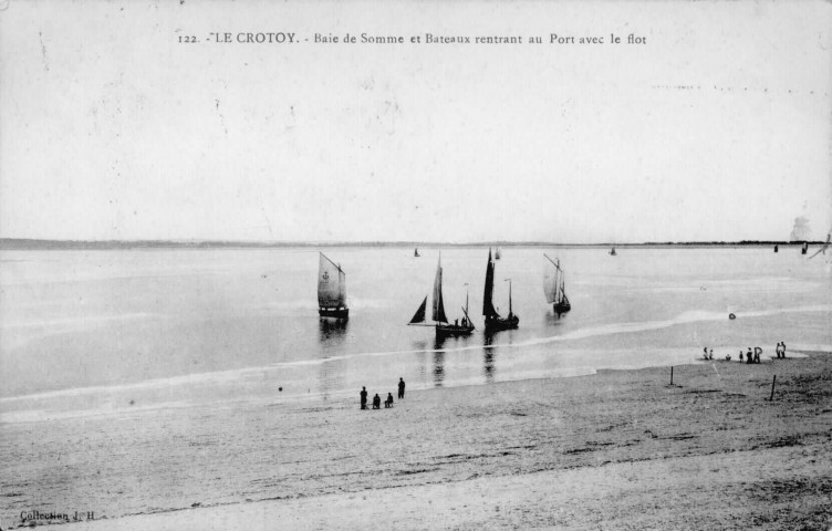 Le Crotoy. Baie de Somme et bateaux rentrant au Port avec le flot