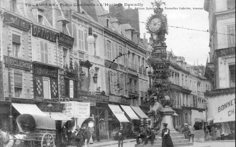 Place Gambetta. L'Horloge Dewailly