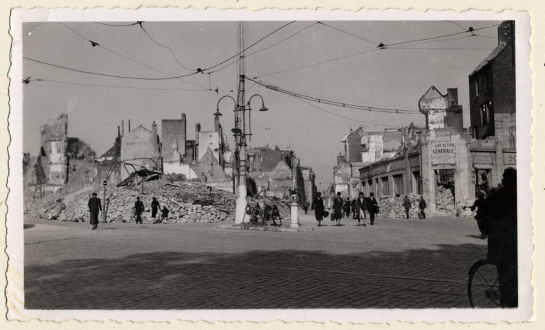 Amiens. La place René Goblet après les bombardements de 1940