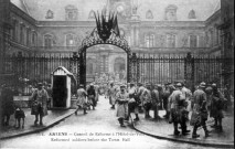 Conseil de Réforme à l'Hôtel-de-Ville - Reformed soldiers before the town Hall