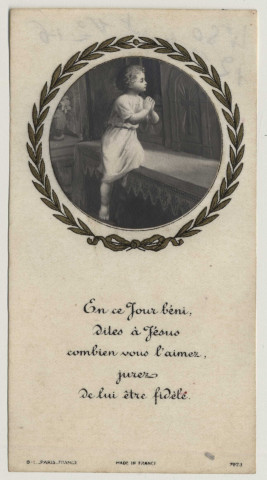 En ce jour béni, dites à Jésus combien vous l'aimez, jurez de lui être fidèle. Un enfant en prière
