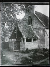 Bray-lès-Mareuil. Entrée de l'église