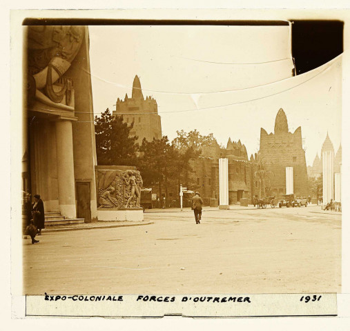 Vincennes. Exposition coloniale internationale : le monument des Forces d'Outremer
