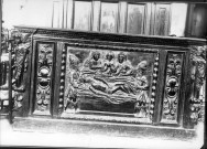 Eglise Saint-Sépulcre de Montdidier : détail des sculptures ornant le banc d'oeuvre