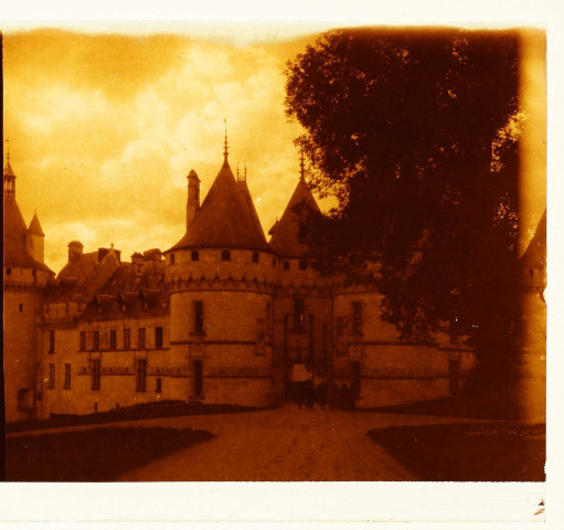 Chaumont (Loir-et-Cher). Entrée du château, 14e au 16e siècle