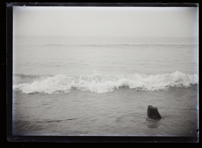 Dieppe - effet de vagues, mer montante - septembre 1901