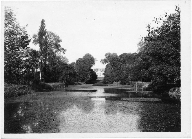 Le parc du château, les étangs