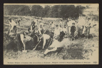 SOLDATS BELGES CREUSANT DES TRANCHEES A MALINES. BELGIAN SOLDIERS DIGGING TRENCHES AT MALINES