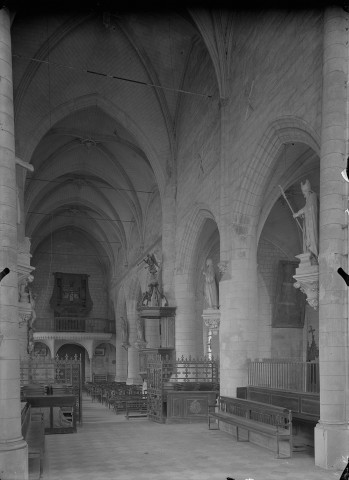 Nef de l' église ( vue intérieure)