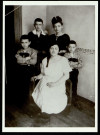 Famille Affenkraut. Cilly, debout, avec sa soeur aînée, assise, et ses trois frères
