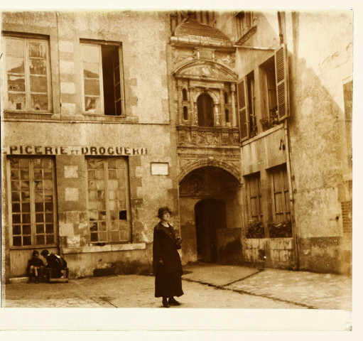 Orléans. Pavillon renaissance rue du Poirier