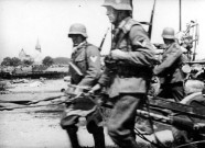 Amiens. Soldats allemands progressant sur le boulevard Beauvillé