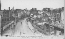 Amiens - Rue de Beauvais - Vue d'ensemble des désastres - Beauvais street - General view of the bombardement