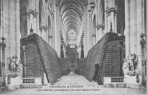 Cathédrale d'Amiens - Les stalles protégées par des sacs à terre