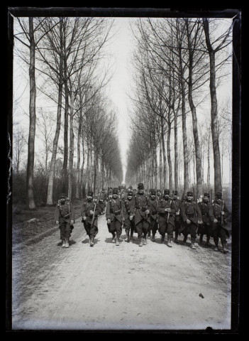 72e de ligne marches d'épreuve 2e jour route de Longpré - avril 1902