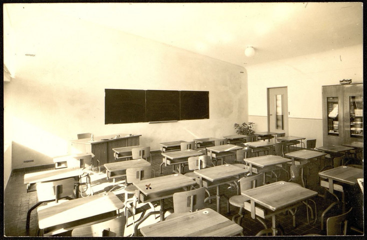 L'Etoile (Somme). L'école. Intérieur d'une salle de classe