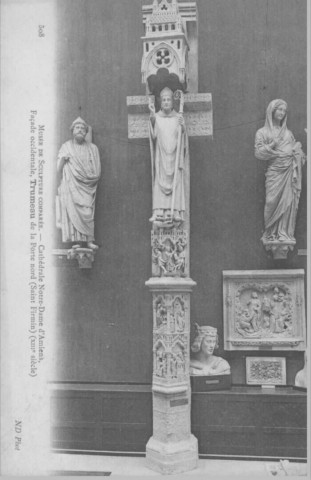 Musée de sculpture comparée - Cathédrale Notre-Dame d'Amiens, façade occidentale, trumeau de la porte nord (Saint Firmin) (XIIIe siècle)