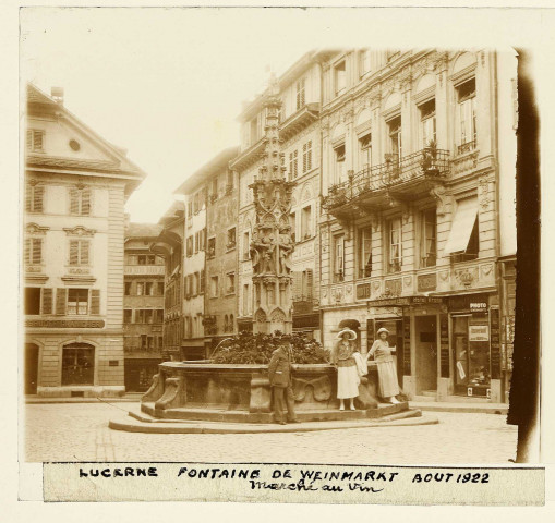 Lucerne. Fontaine de Weinmark ( du Marché au Vin)