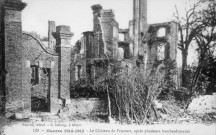 Le Château de Fricourt, après plusieurs bombardements