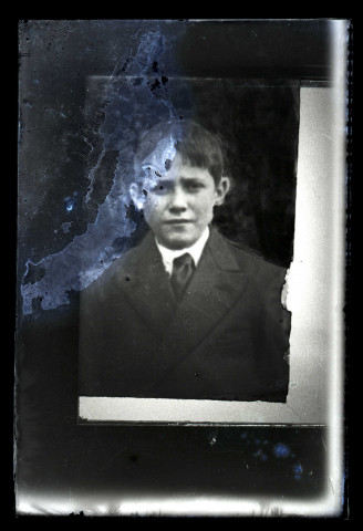 Portrait en buste d'un jeune homme