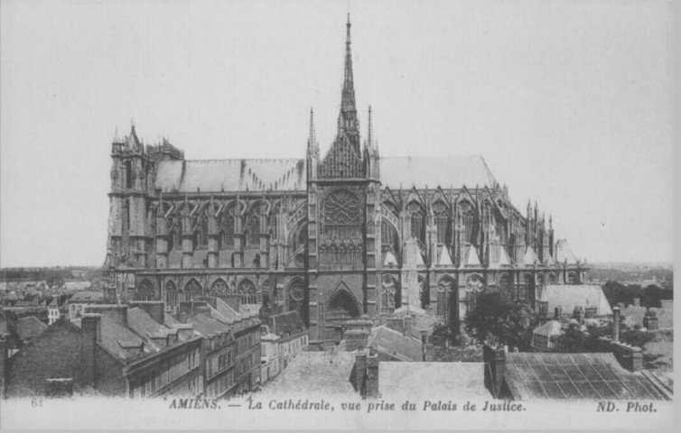 La cathédrale, vue prise du palais de justice