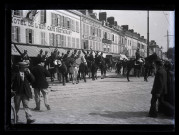 Gendarmes à cheval dans les boulevards près de la gare d'Amiens