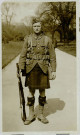 TO HELP TOMMY WITH HIS PACK. AN INFANTRYMAN WEARING THE DEVICE INVENTED BY CAPTAIN ARCHIBALD